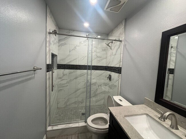Building Photo - 4 Bedroom/2.5 Bath Home with Pool in Chino...