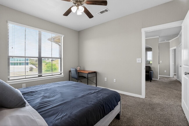 Building Photo - 1355 Ranch Pkwy