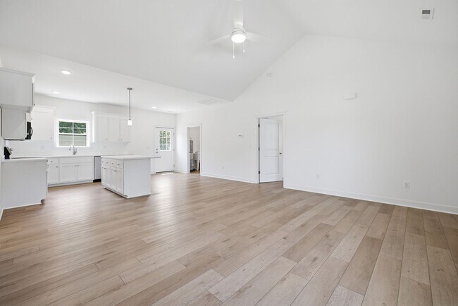 Building Photo - 21161 Baileys Ln
