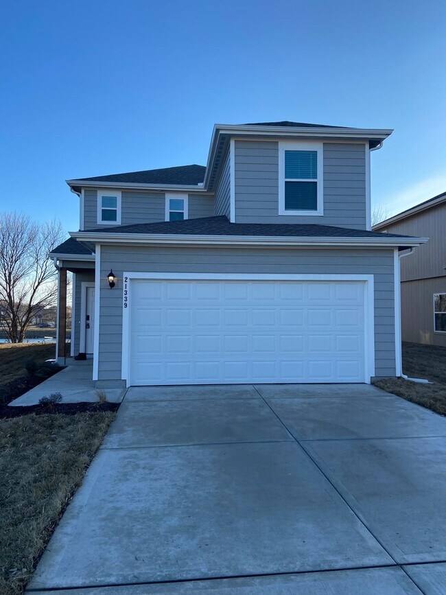 Building Photo - *Pre-leasing* Three Bedroom | Two and a Half Bath Home in Spring Hill!