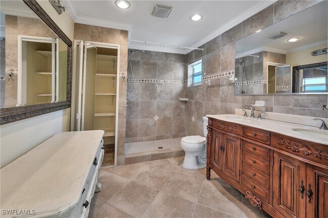 Building Photo - 639 Pompano Dr
