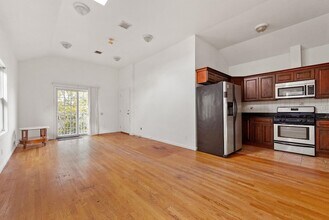 Building Photo - 261 Lexington Ave