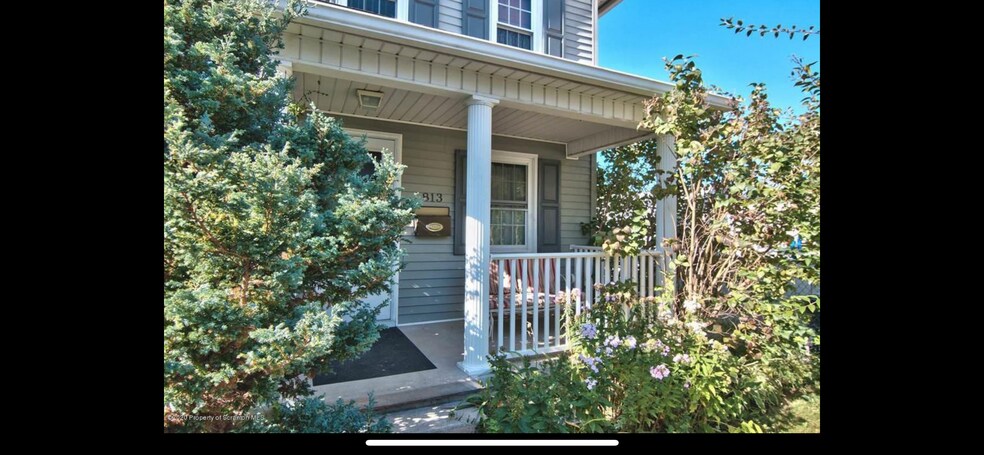 Building Photo - 813 E Scott St