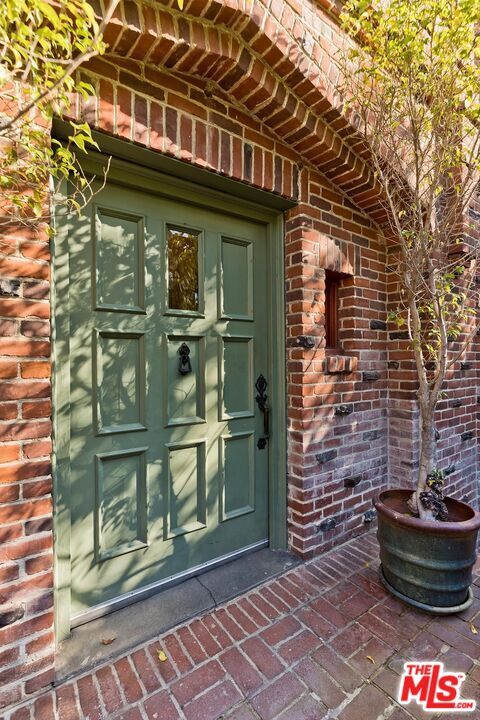 Building Photo - 1260 Flores St