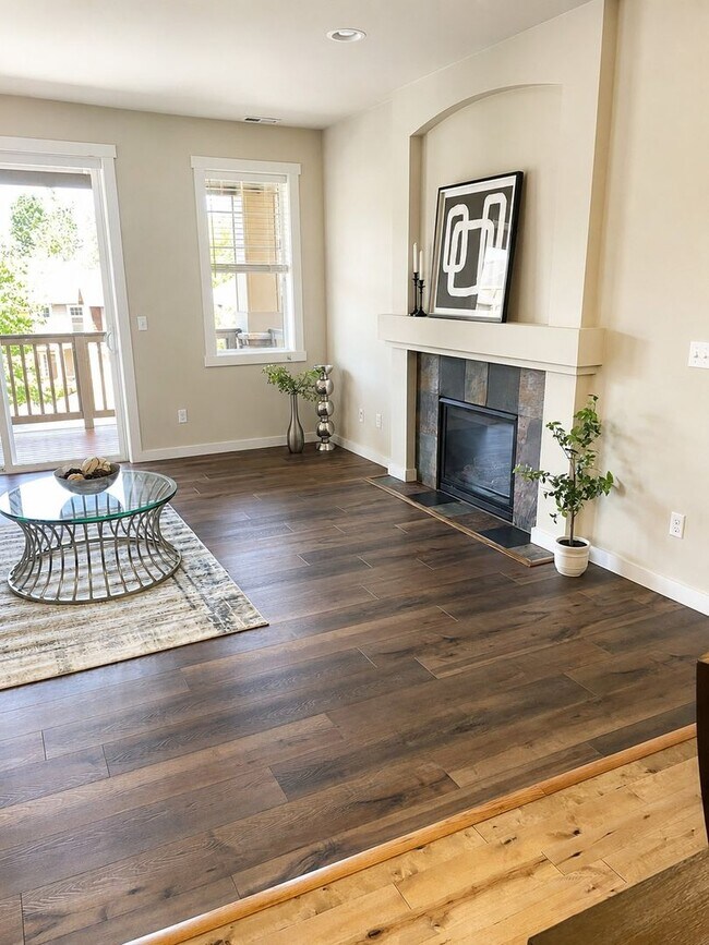 Building Photo - 3bd/2.5ba Lynnwood Townhome