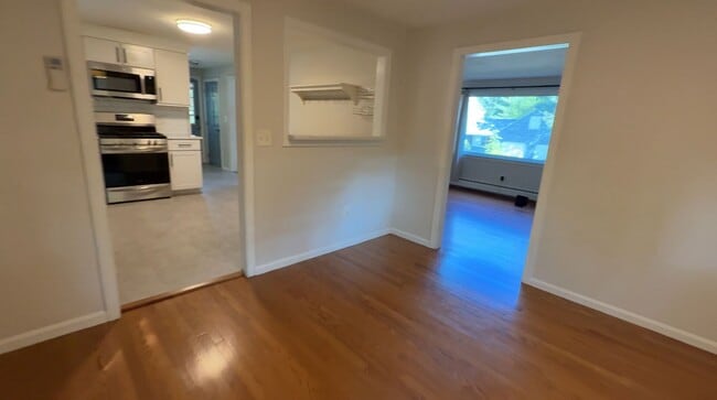 Building Photo - Available Now | 3 Bed, 1.5 Bath Single-Fam...