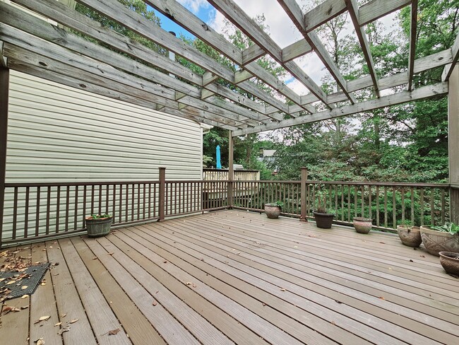 Building Photo - 435 Oakton Way