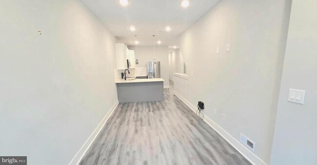 Building Photo - 5233 Chancellor St