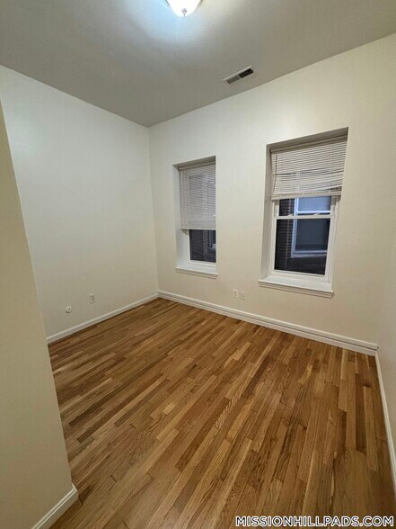 Building Photo - 1460 Tremont St