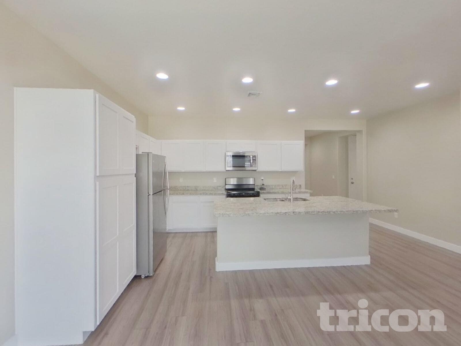 Building Photo - 2618 E Danbury Rd