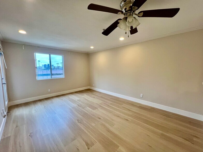 Building Photo - 8889 Caminito Plaza Centro