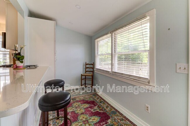 Building Photo - 206 Nun St