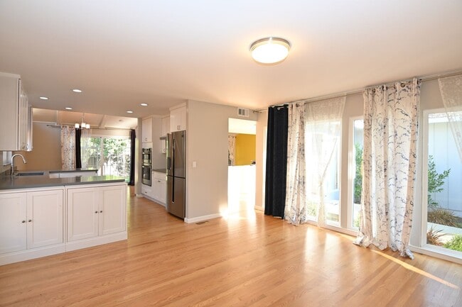 Building Photo - Updated Sunnyvale Beauty, 3/2 with AC