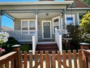 Building Photo - SHOWING FRI 7/03 & SAT 7/04 12:30-1:30PM!! 1 Bedroom 1 bath Cottage style Duplex