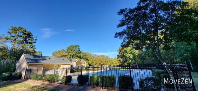 Building Photo - 1608 Township Cir