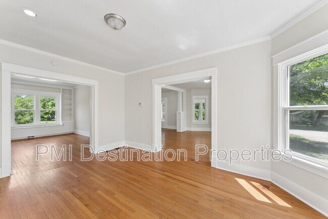 Building Photo - 204 Bury St