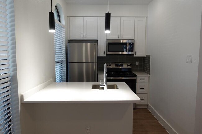 Building Photo - 2714 Nueces St
