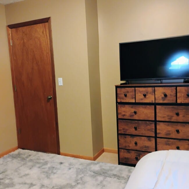 Building Photo - 116 Hidden Valley Dr