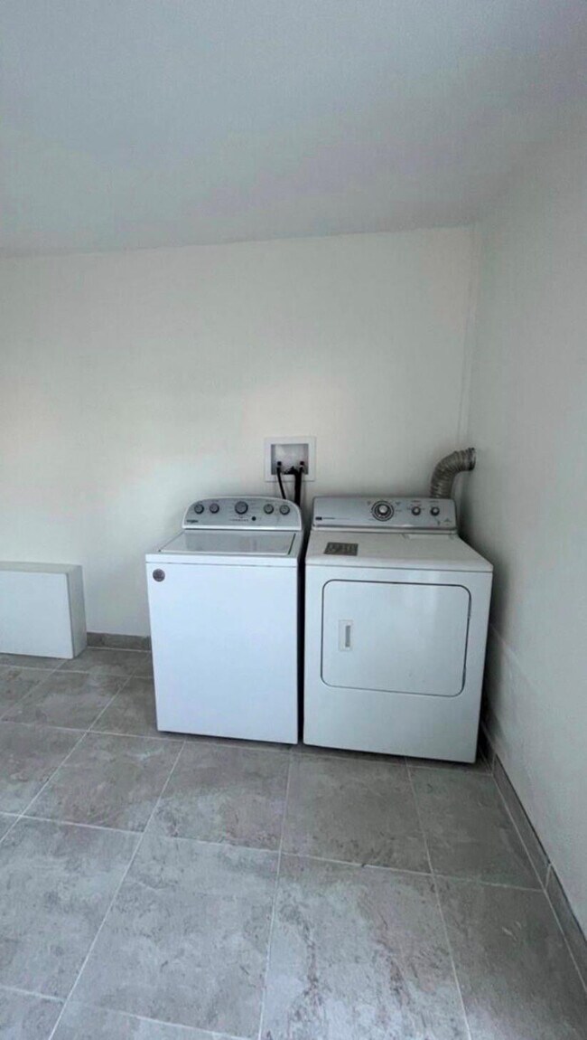 Building Photo - 1398 SW 47th Terrace