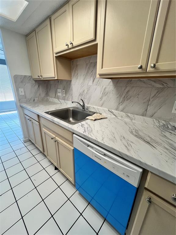 Building Photo - 4918 Silver Oaks Village