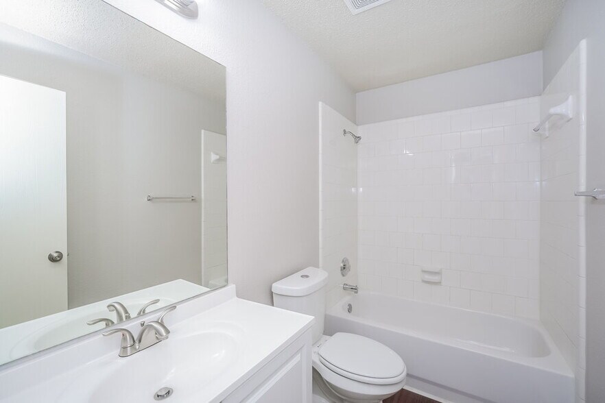 Building Photo - 1028 Springcreek Dr