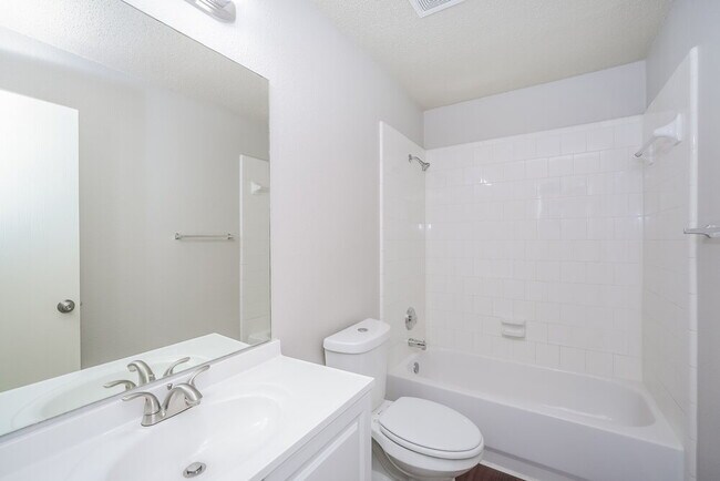 Building Photo - 1028 Springcreek Dr