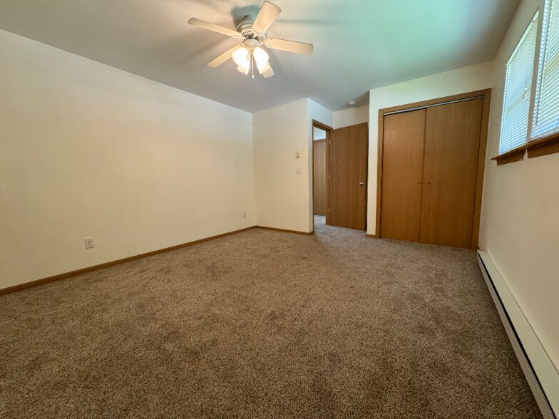Building Photo - 153-155 W Paradise Dr
