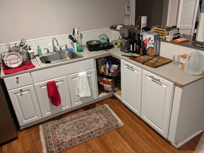 Kitchenette - 917 Piedmont Ave NE