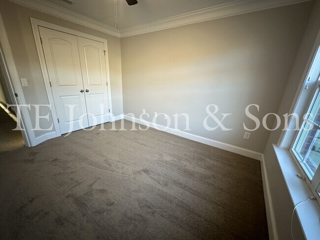 Building Photo - Stunning 3 Bedroom 2.5 Bath in Winston Salem
