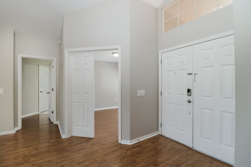 Building Photo - 3157 Oakpark Dr