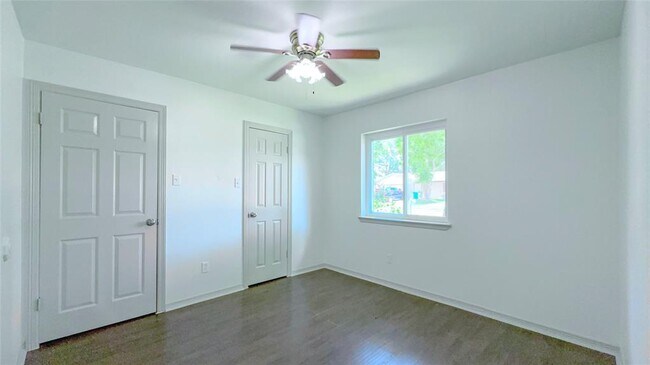 Building Photo - 7403 Breccia Dr