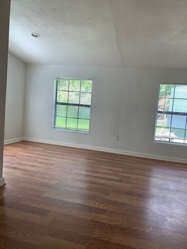 Building Photo - 1272 Pecan St