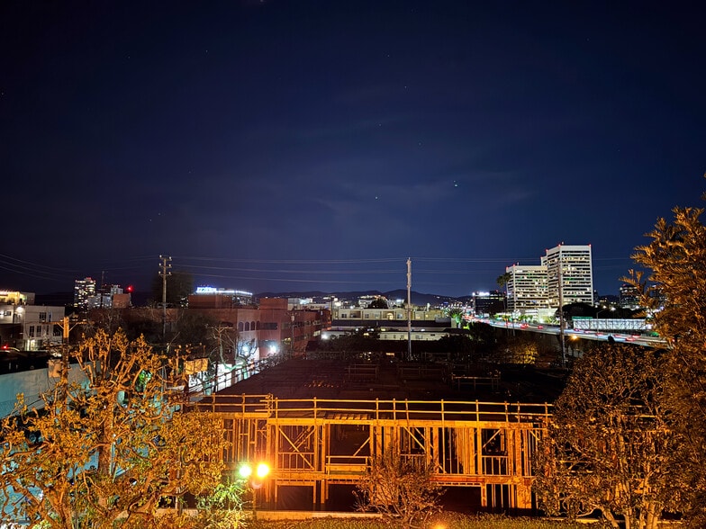 Building Photo - 2027 Beloit Ave