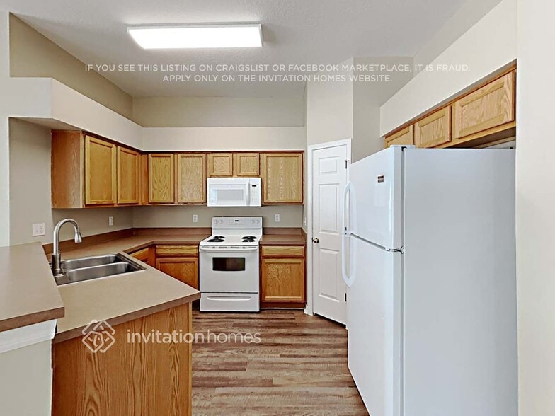 Building Photo - 2341 Hamlet Cir