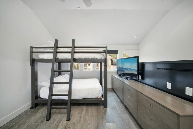 Building Photo - 113 Lost Creek Ln