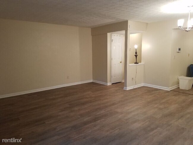 Building Photo - 5091 Village Green Way