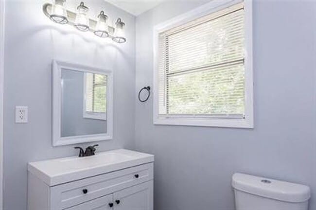 Building Photo - Modern 3BR/2BA Near UAB & Downtown