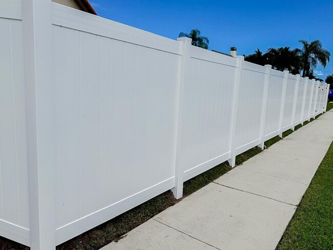 Building Photo - 9398 Laurel Green Dr