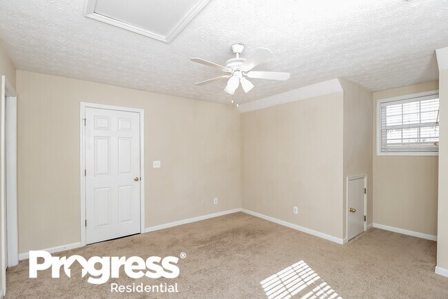 Building Photo - 271 McClure Dr