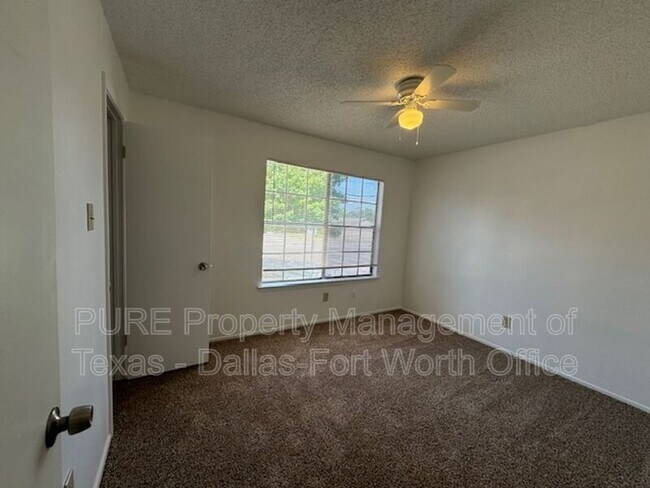 Building Photo - 901 S Mesquite St