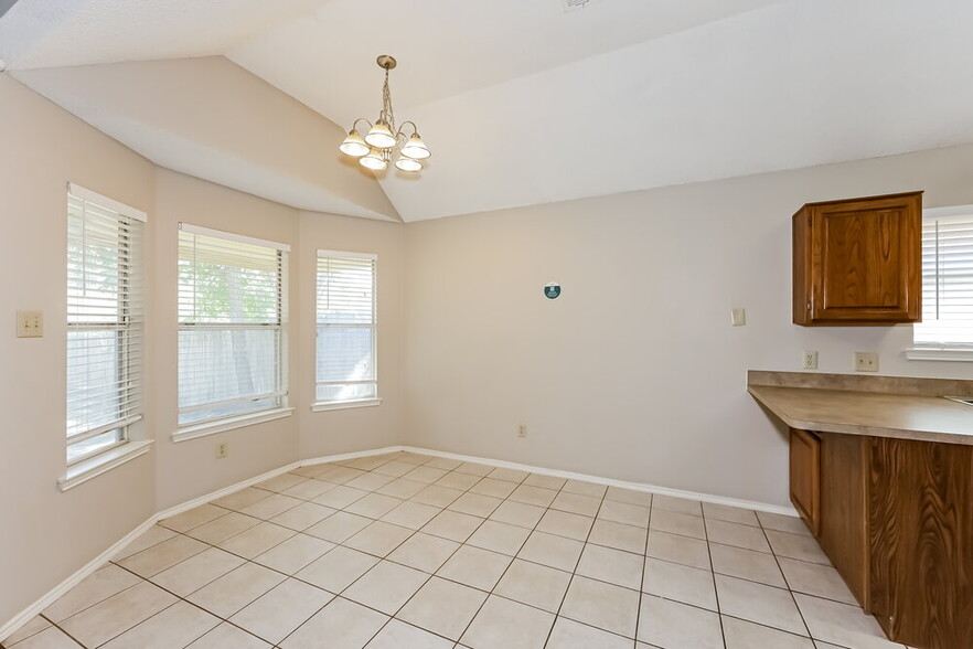 Building Photo - 6312 S Chesterfield Dr