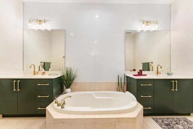 Building Photo - 801 S Olive Ave