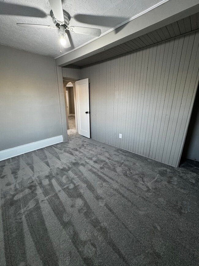 Building Photo - 1488 E Thacker St