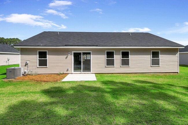 Building Photo - 3 Bedroom Home