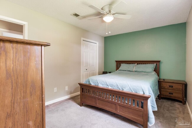 Building Photo - 520 Selina St