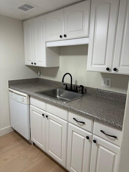 Building Photo - 1819 E Parleys Canyon Blvd