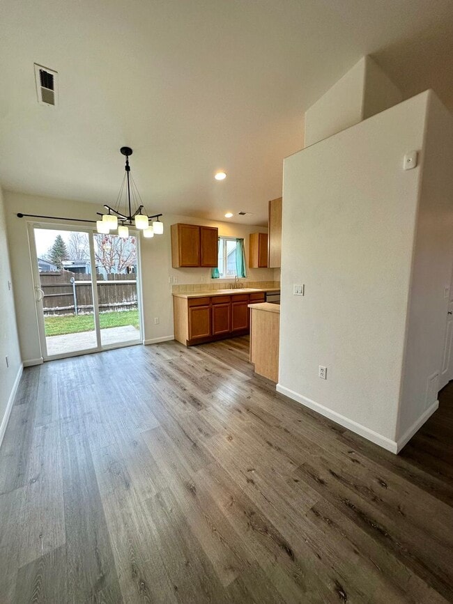 Building Photo - 3332 SW Metolius Meadow Ct