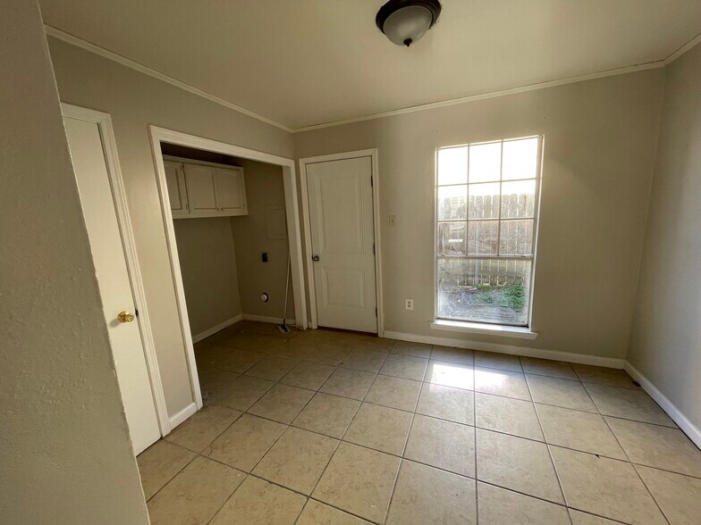 Building Photo - 3432 Yorkfield Dr