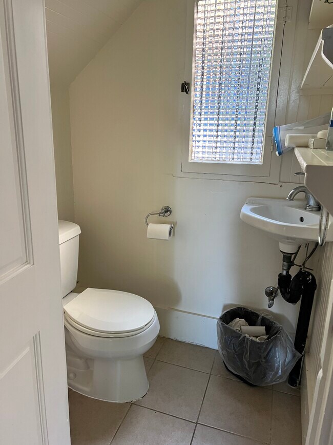 Building Photo - 1733 La Loma Ave