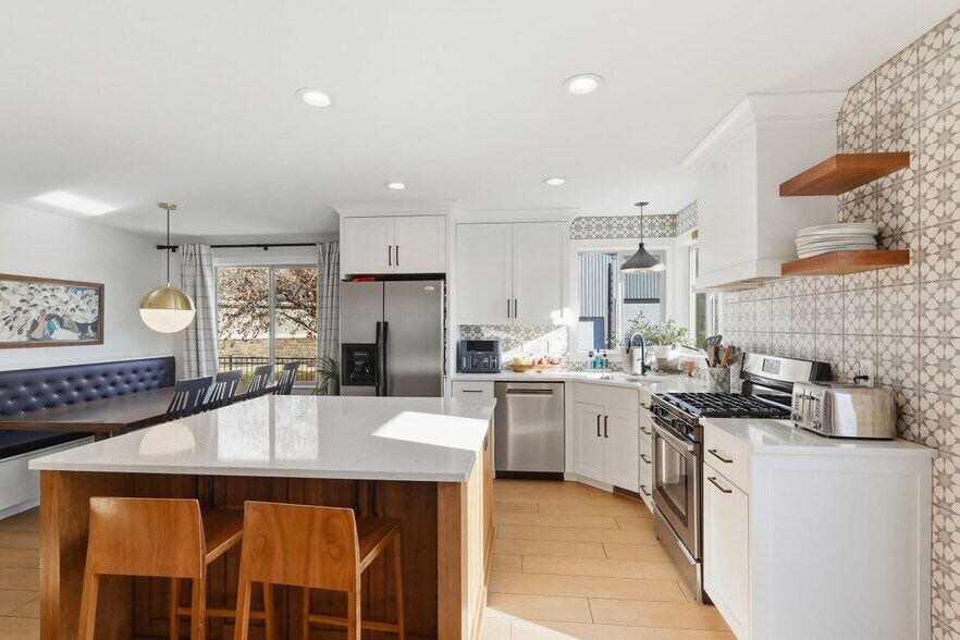 Building Photo - 1799 800 N